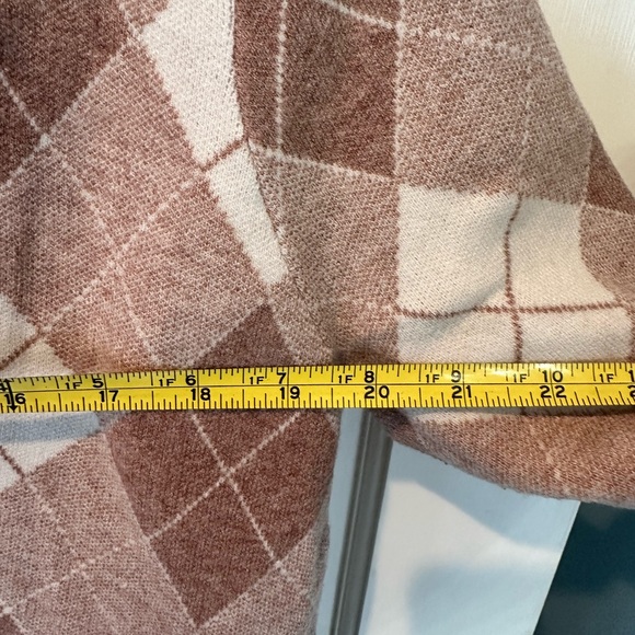 Sioni Argyle Cardigan - Picture 6 of 6